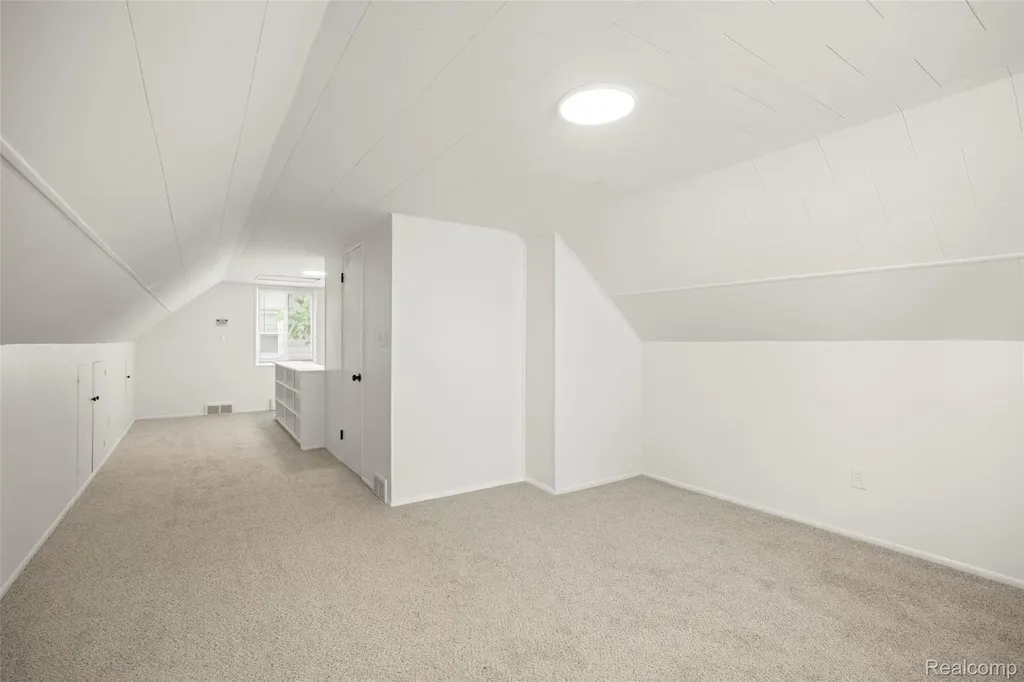 24691 Kipling Street Oak Park City MI 48237