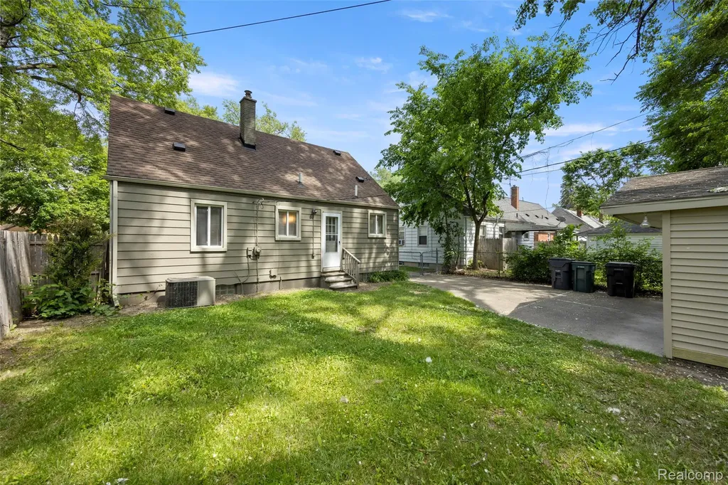 24691 Kipling Street Oak Park City MI 48237
