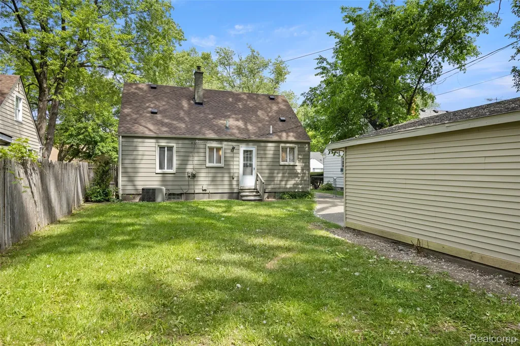 24691 Kipling Street Oak Park City MI 48237