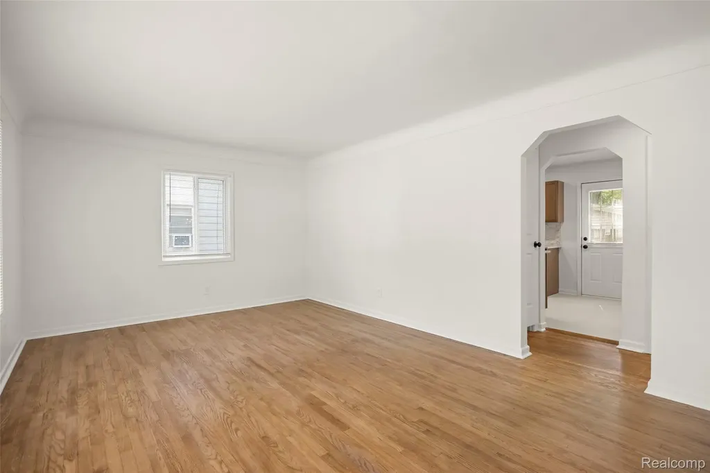 24691 Kipling Street Oak Park City MI 48237