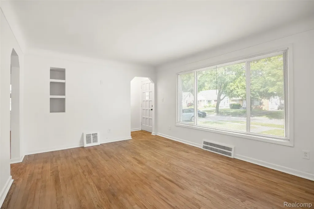 24691 Kipling Street Oak Park City MI 48237