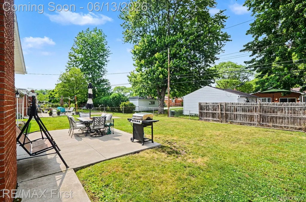 13455 Darryl Drive Warren City MI 48088