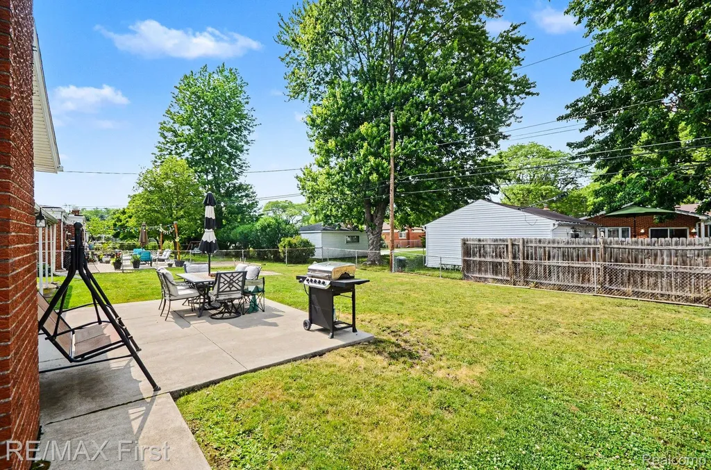 13455 Darryl Drive Warren City MI 48088