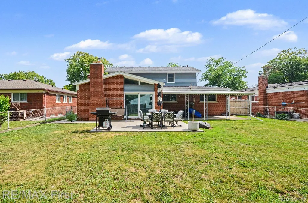 13455 Darryl Drive Warren City MI 48088