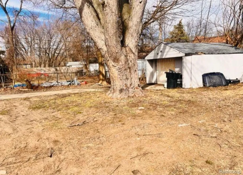 18918 Dresden Street Detroit City MI 48205