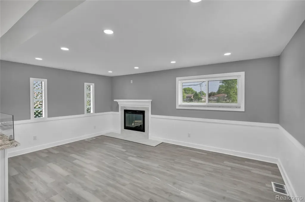 13612 Canterbury Drive Sterling Heights City MI 48312