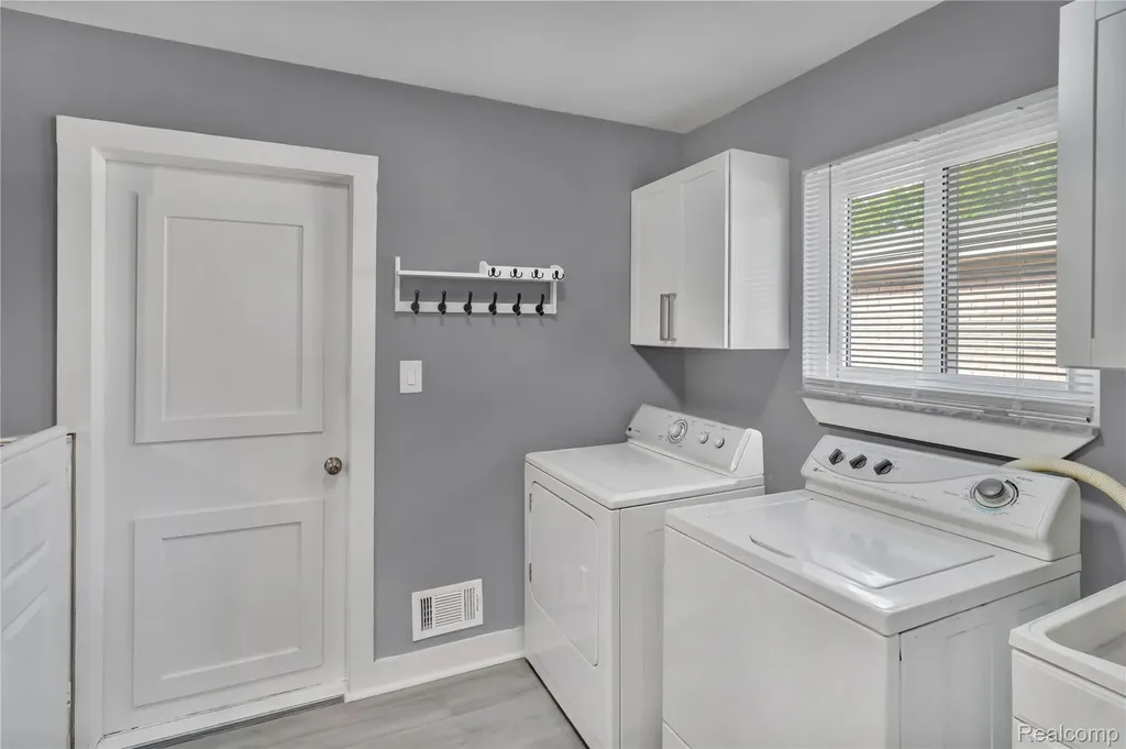 13612 Canterbury Drive Sterling Heights City MI 48312