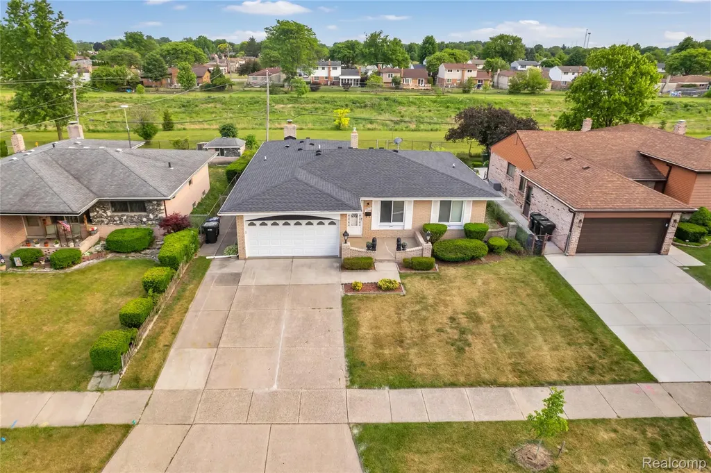13612 Canterbury Drive Sterling Heights City MI 48312