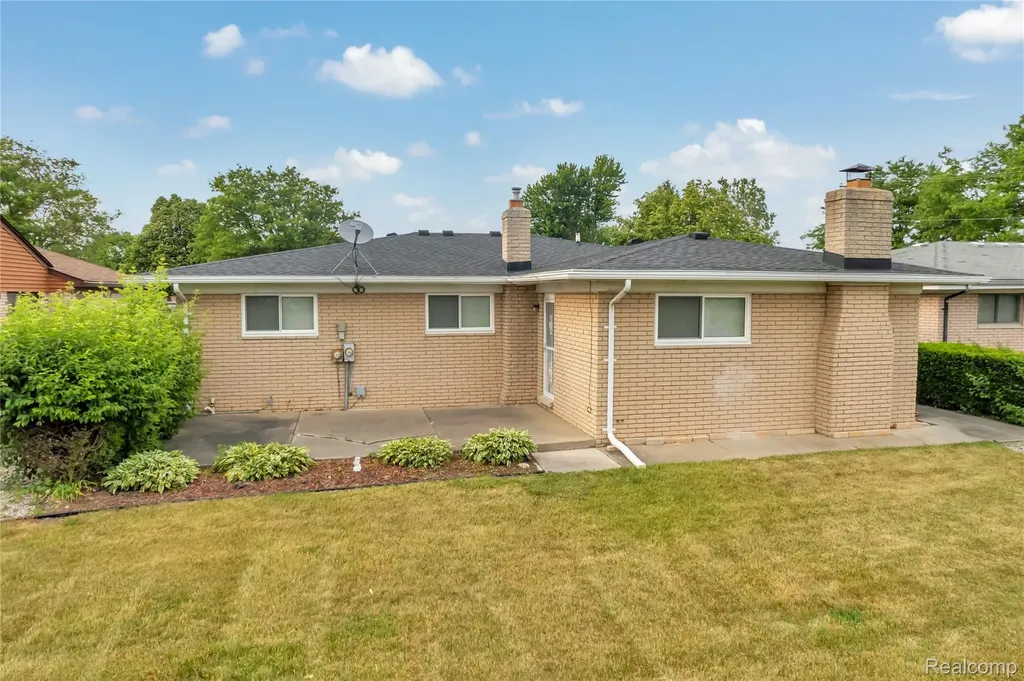 13612 Canterbury Drive Sterling Heights City MI 48312