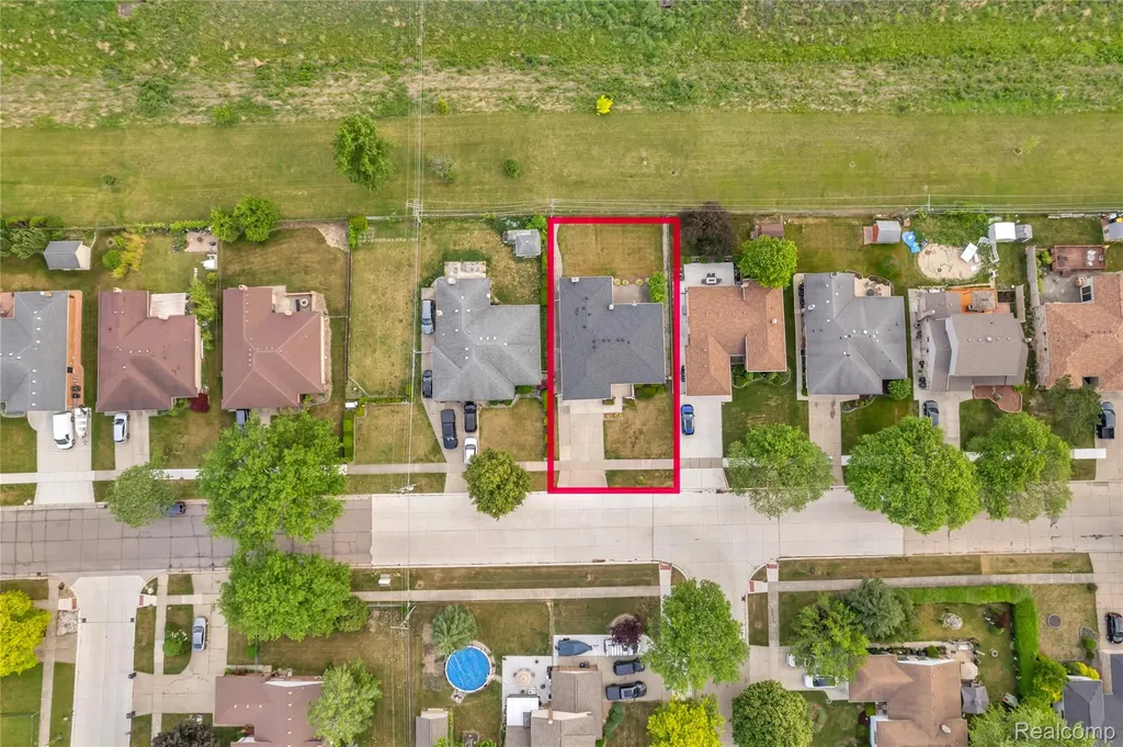 13612 Canterbury Drive Sterling Heights City MI 48312