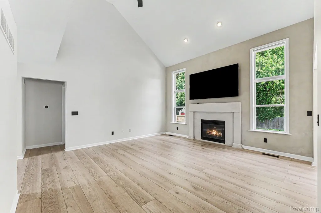 22273 Brywood Court Clinton Charter Township MI 48036
