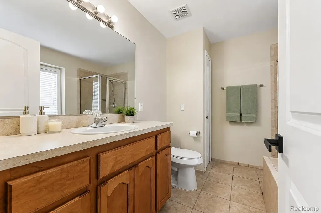 22273 Brywood Court Clinton Charter Township MI 48036