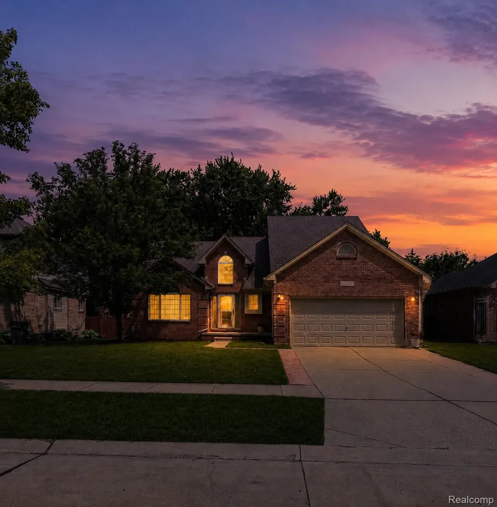 22273 Brywood Court Clinton Charter Township MI 48036