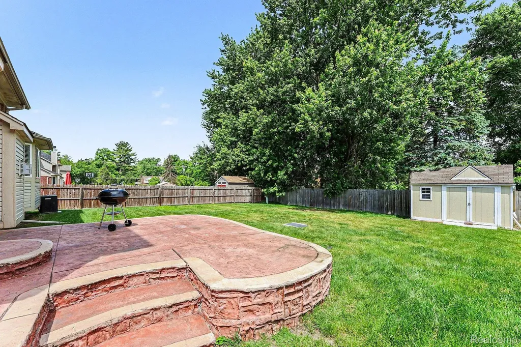 22273 Brywood Court Clinton Charter Township MI 48036