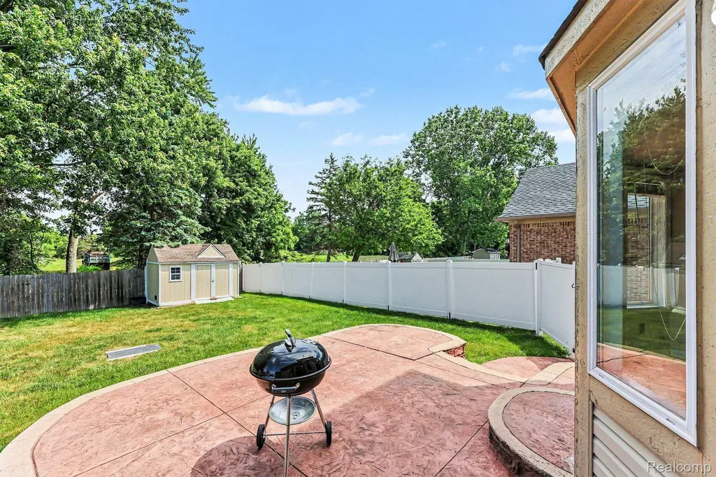 22273 Brywood Court Clinton Charter Township MI 48036