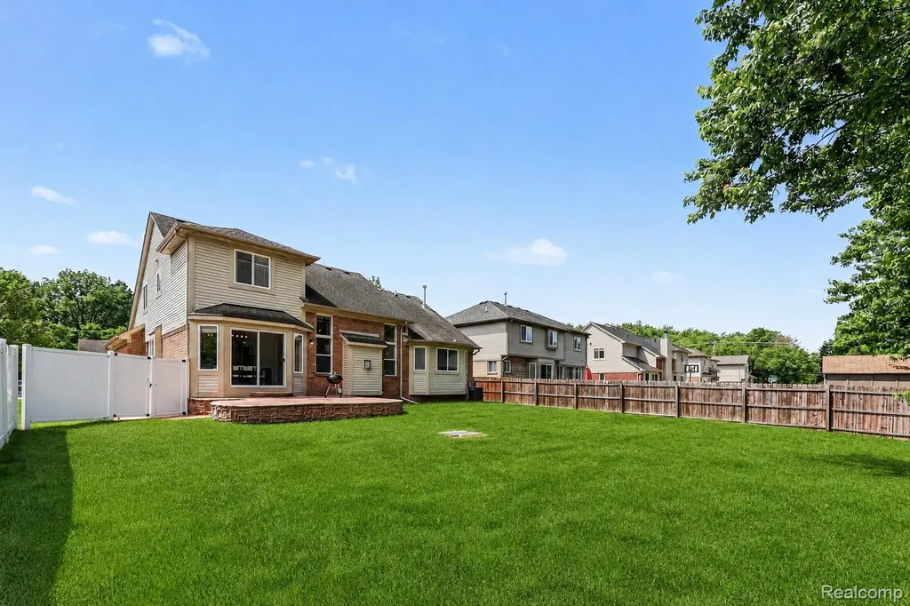 22273 Brywood Court Clinton Charter Township MI 48036