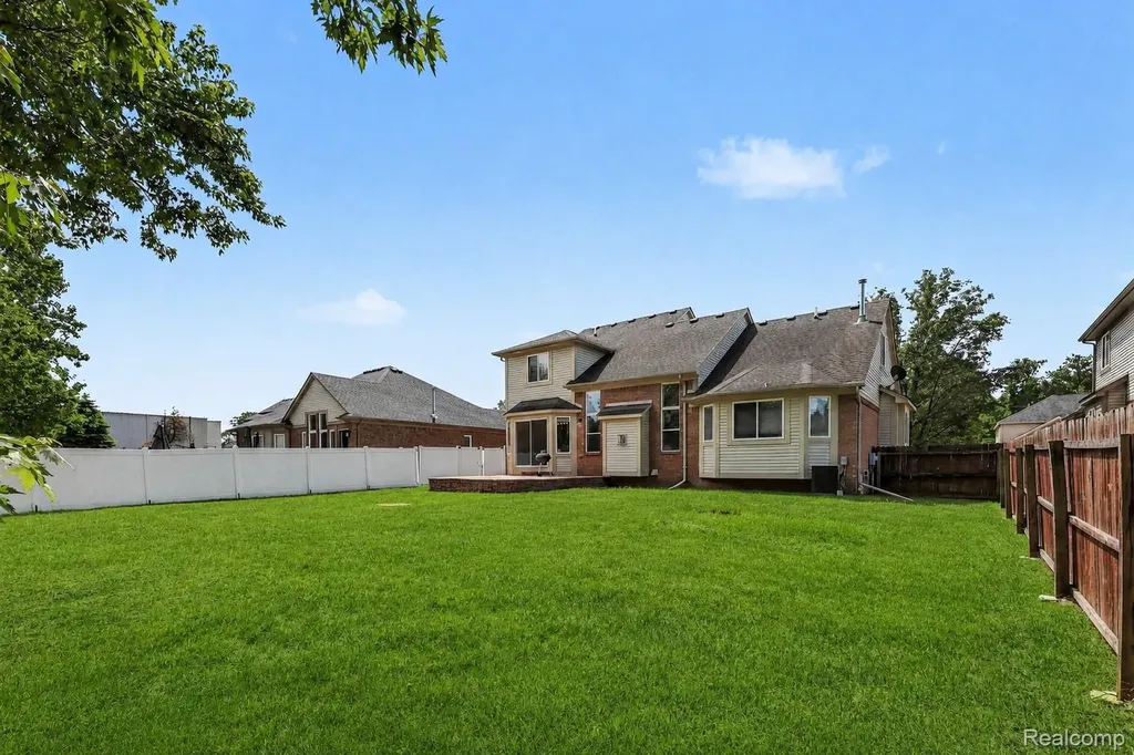 22273 Brywood Court Clinton Charter Township MI 48036