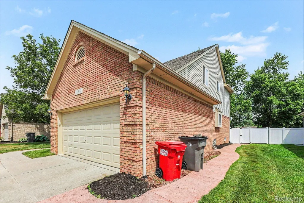 22273 Brywood Court Clinton Charter Township MI 48036