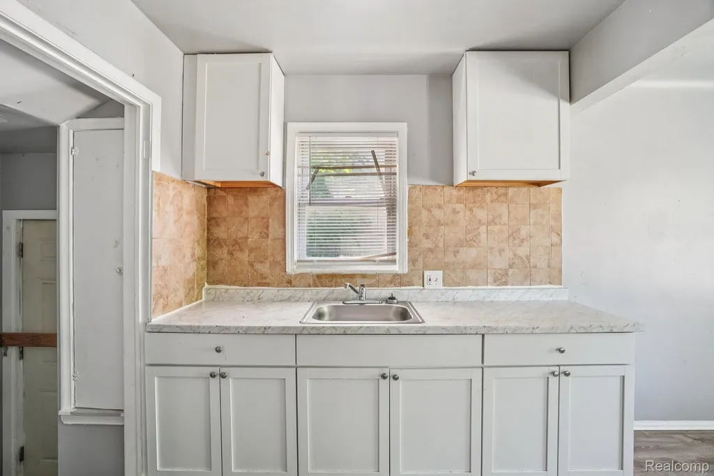 6526 Heyden Street Detroit City MI 48228