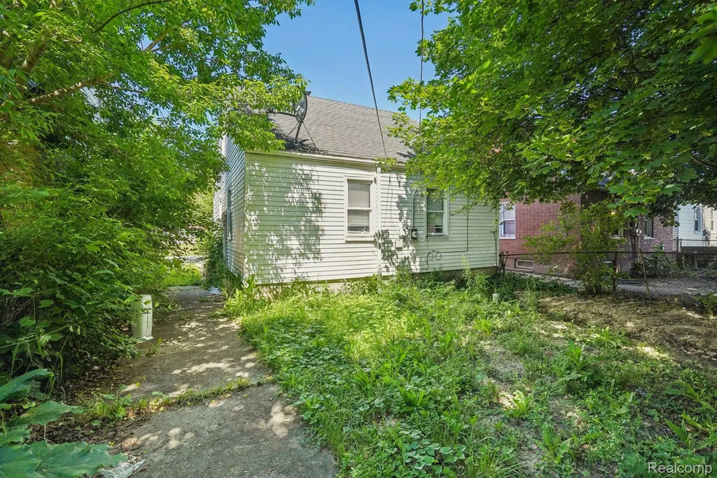 6526 Heyden Street Detroit City MI 48228