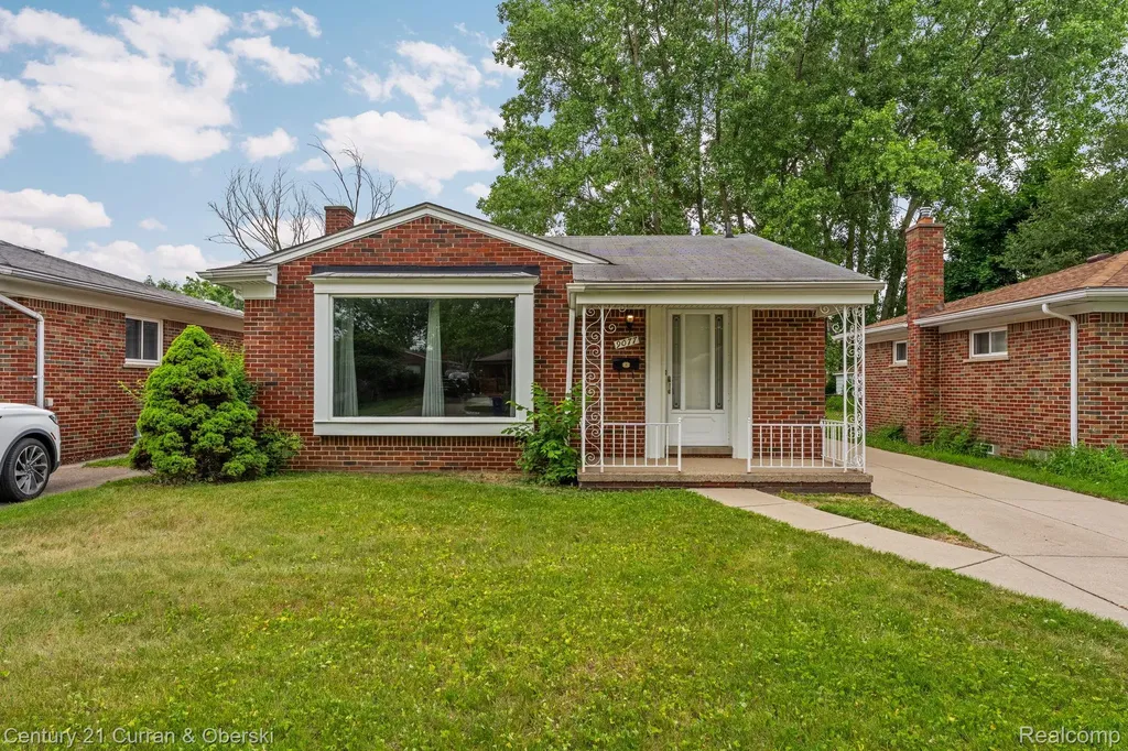 9077 Riverview Avenue Redford Charter Township MI 48239