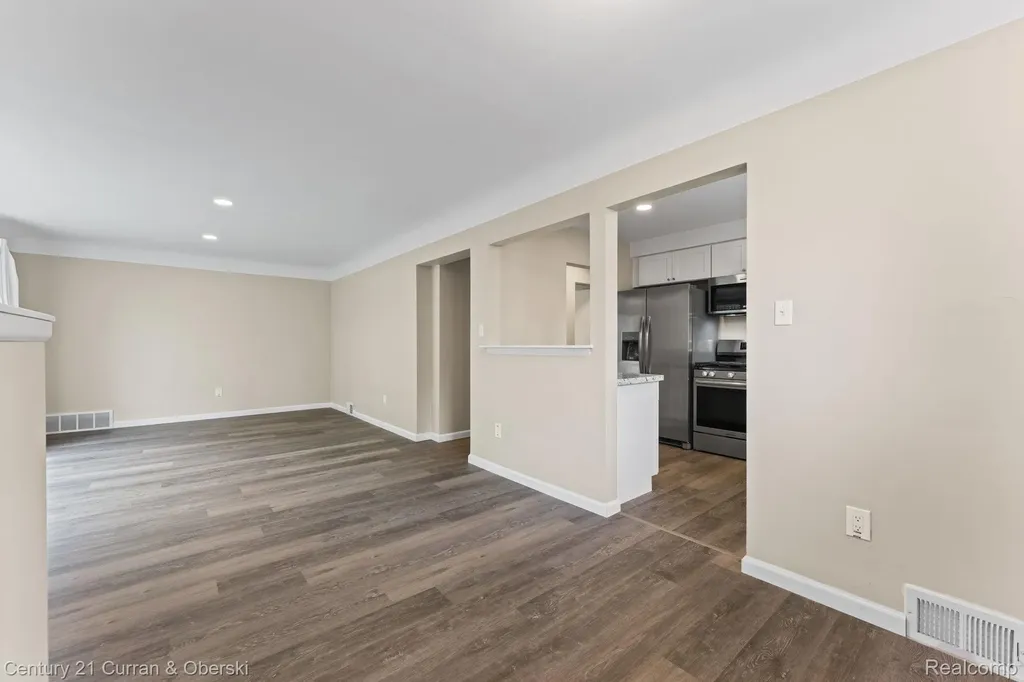 9077 Riverview Avenue Redford Charter Township MI 48239