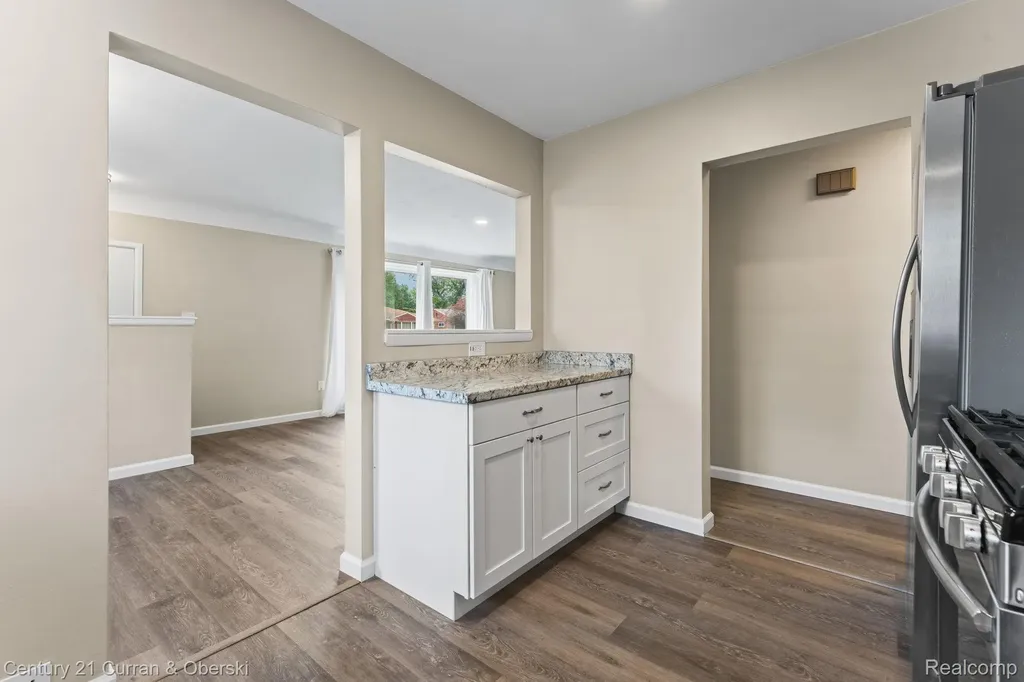 9077 Riverview Avenue Redford Charter Township MI 48239