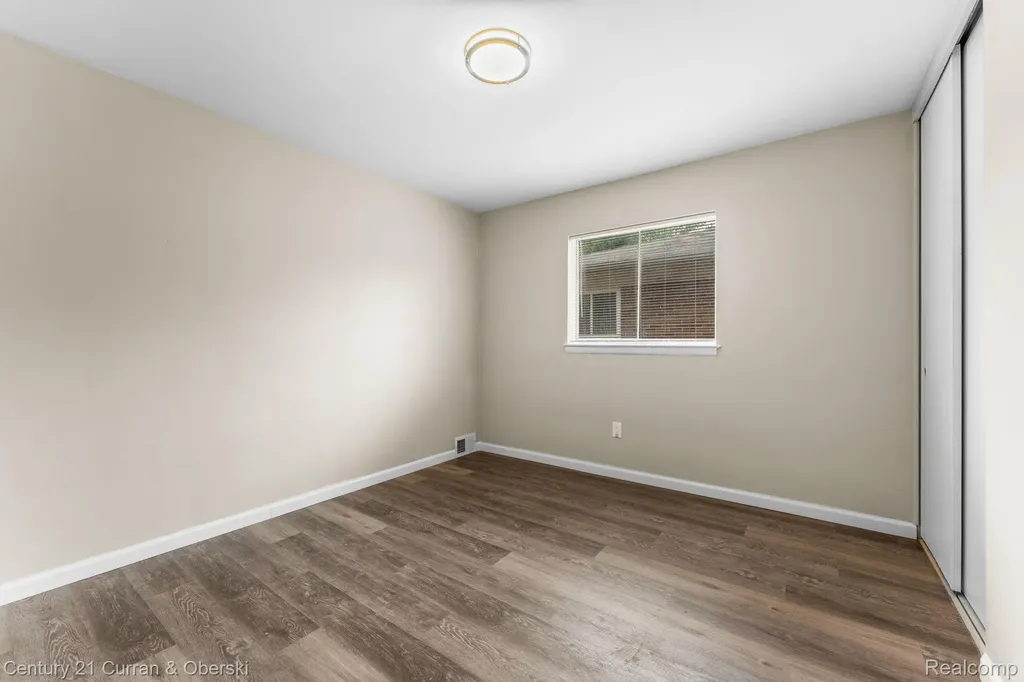 9077 Riverview Avenue Redford Charter Township MI 48239