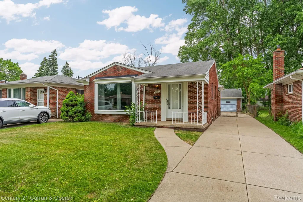 9077 Riverview Avenue Redford Charter Township MI 48239