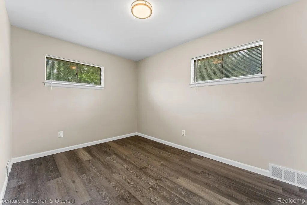 9077 Riverview Avenue Redford Charter Township MI 48239