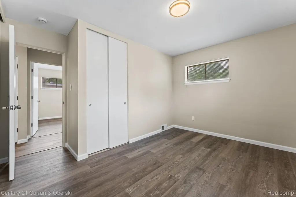 9077 Riverview Avenue Redford Charter Township MI 48239