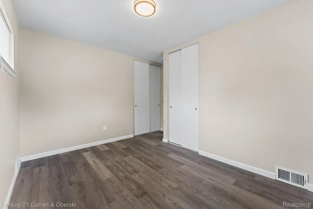 9077 Riverview Avenue Redford Charter Township MI 48239