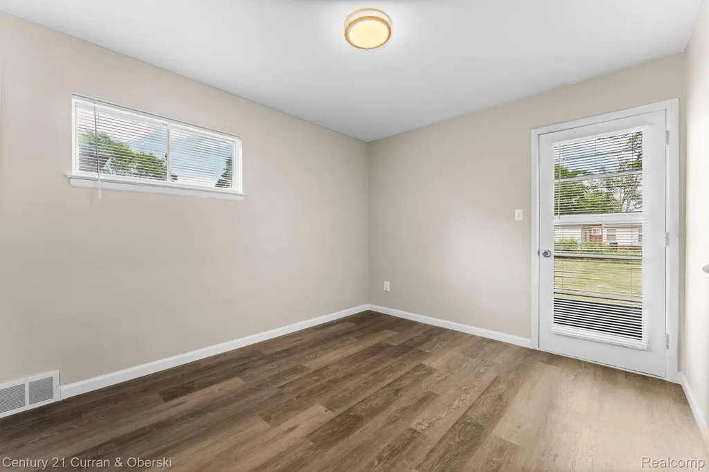 9077 Riverview Avenue Redford Charter Township MI 48239