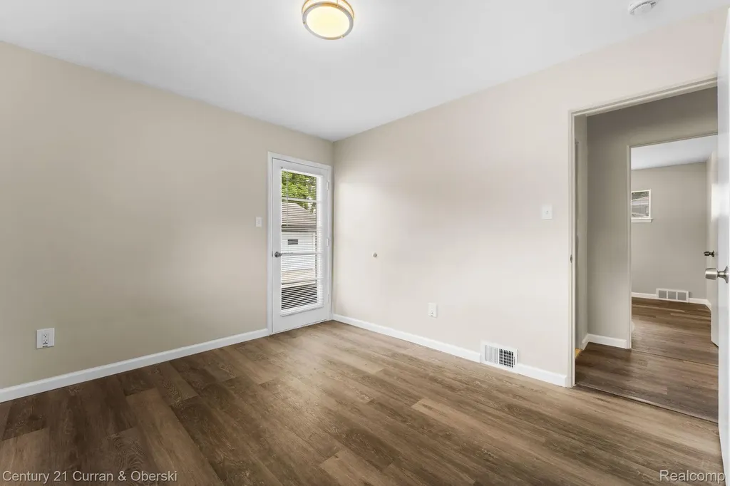 9077 Riverview Avenue Redford Charter Township MI 48239