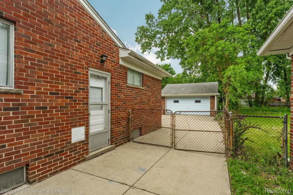 9077 Riverview Avenue Redford Charter Township MI 48239