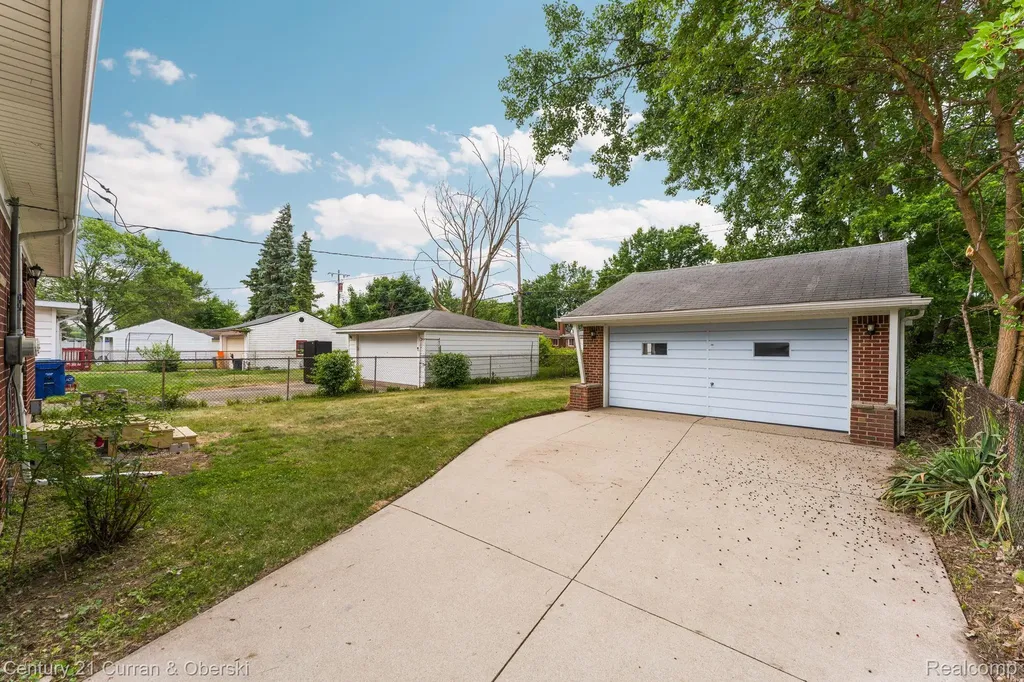 9077 Riverview Avenue Redford Charter Township MI 48239