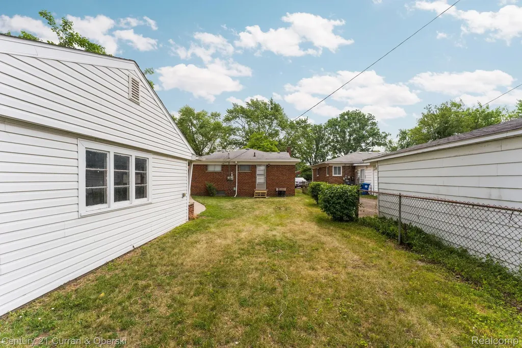 9077 Riverview Avenue Redford Charter Township MI 48239