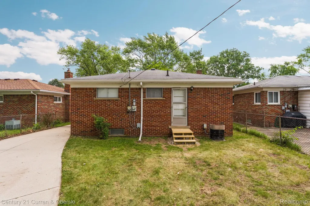 9077 Riverview Avenue Redford Charter Township MI 48239
