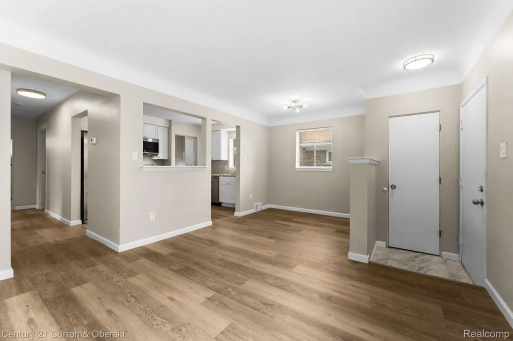 9077 Riverview Avenue Redford Charter Township MI 48239