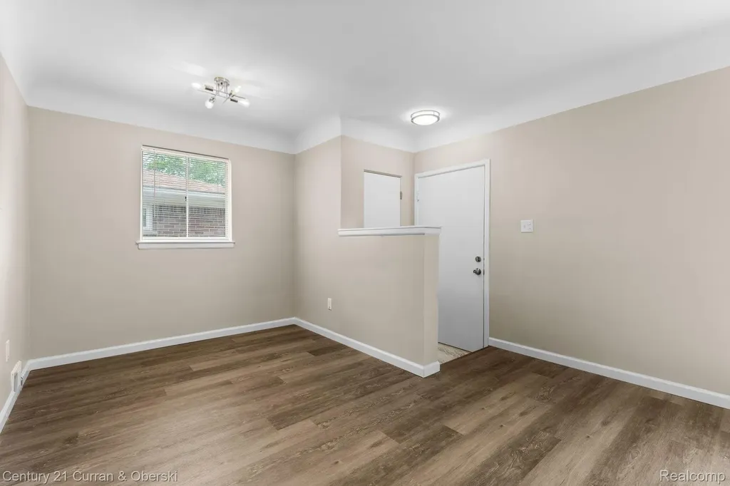 9077 Riverview Avenue Redford Charter Township MI 48239