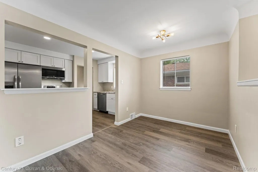 9077 Riverview Avenue Redford Charter Township MI 48239