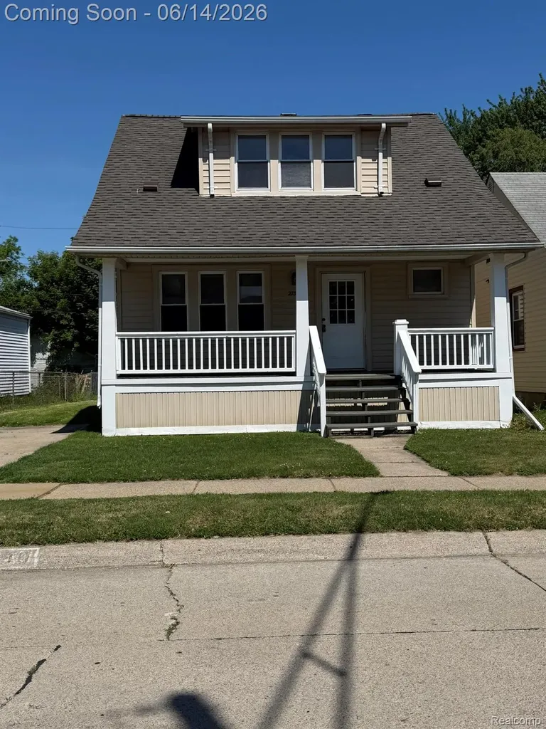 27390 Elmhurst Street Roseville City MI 48066