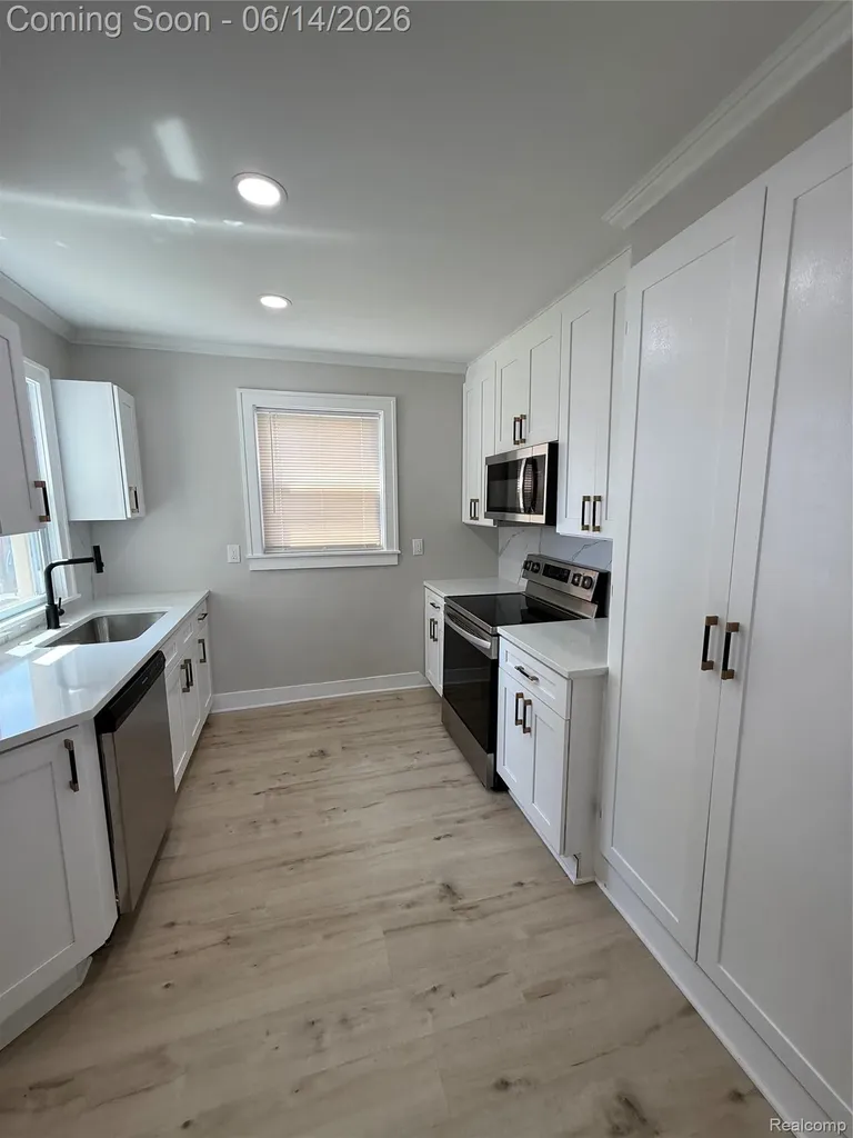 27390 Elmhurst Street Roseville City MI 48066