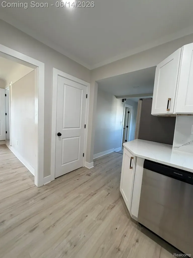 27390 Elmhurst Street Roseville City MI 48066