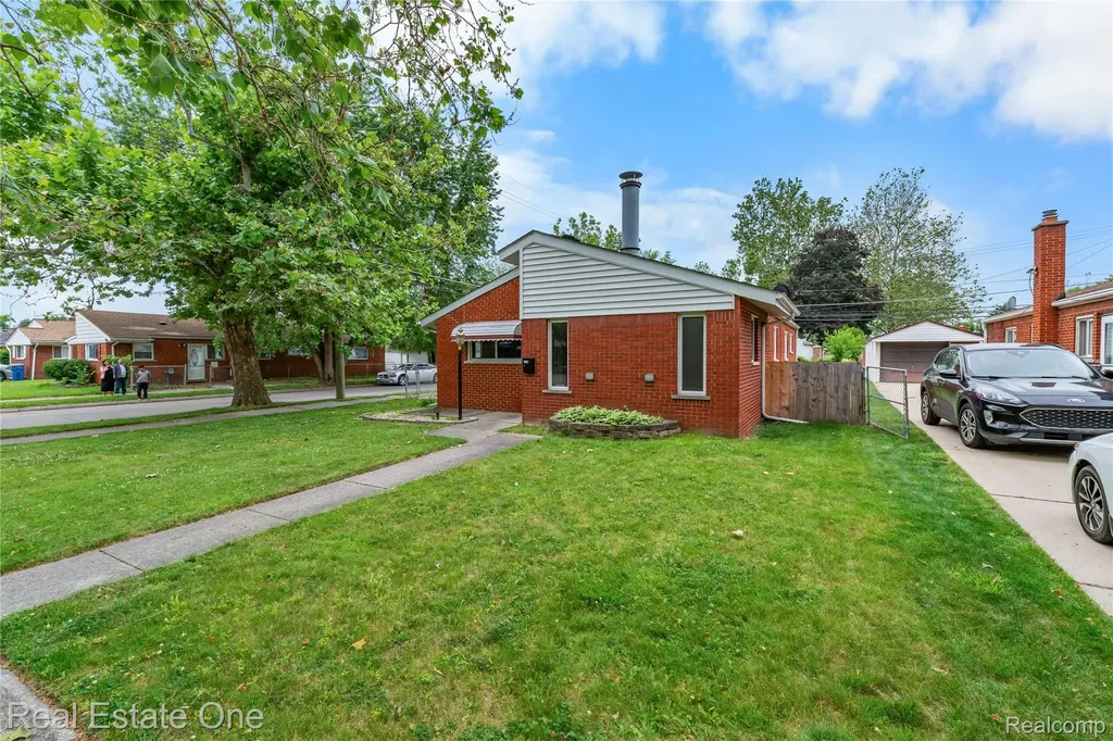 4718 Roosevelt Boulevard Dearborn Heights City MI 48125