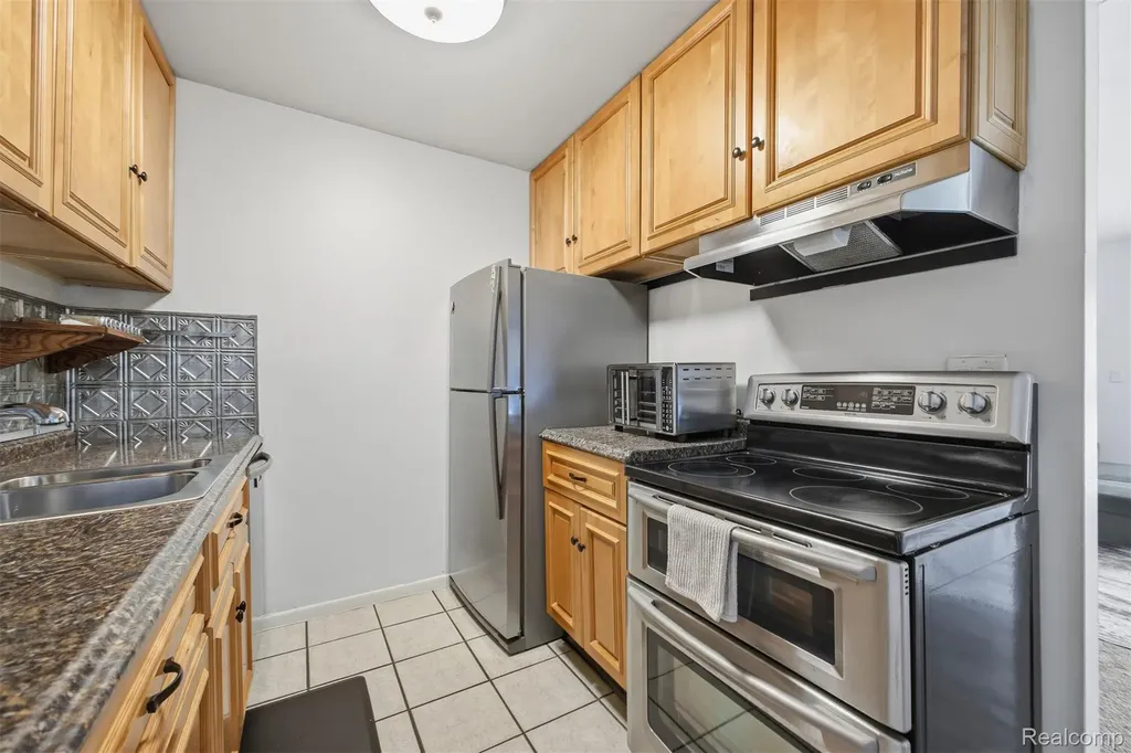 9921 Allen Pointe Drive Allen Park City MI 48101