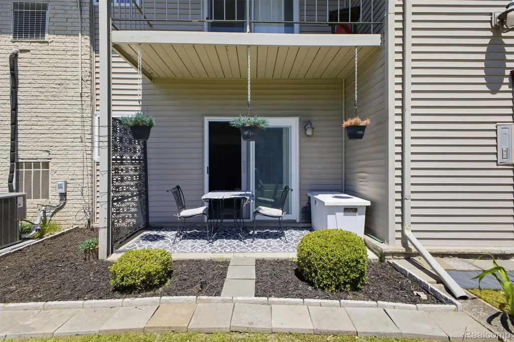 9921 Allen Pointe Drive Allen Park City MI 48101