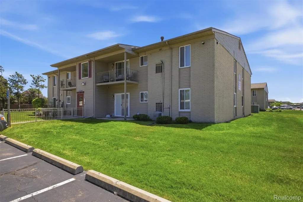 9921 Allen Pointe Drive Allen Park City MI 48101