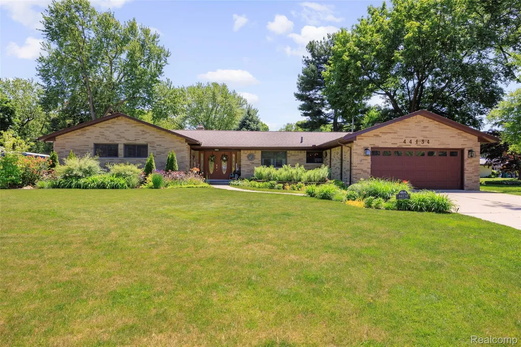 44134 Harmony Lane Van Buren Charter Township MI 48111
