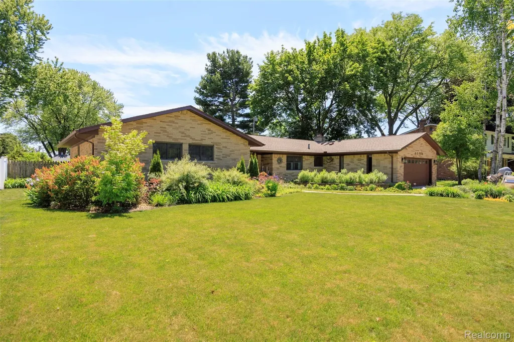 44134 Harmony Lane Van Buren Charter Township MI 48111